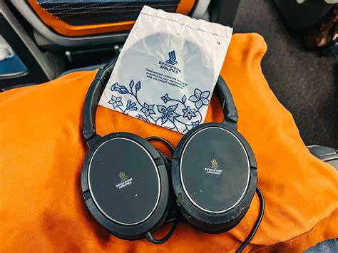 Singapore airlines headphones .